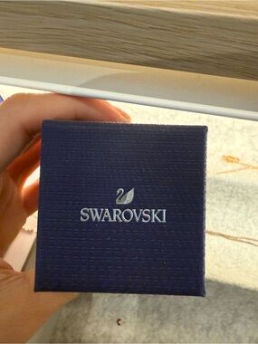 Swarovski Swan Ring With Box